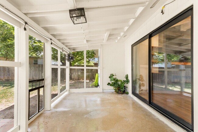 Building Photo - 224 Anhalt Dr