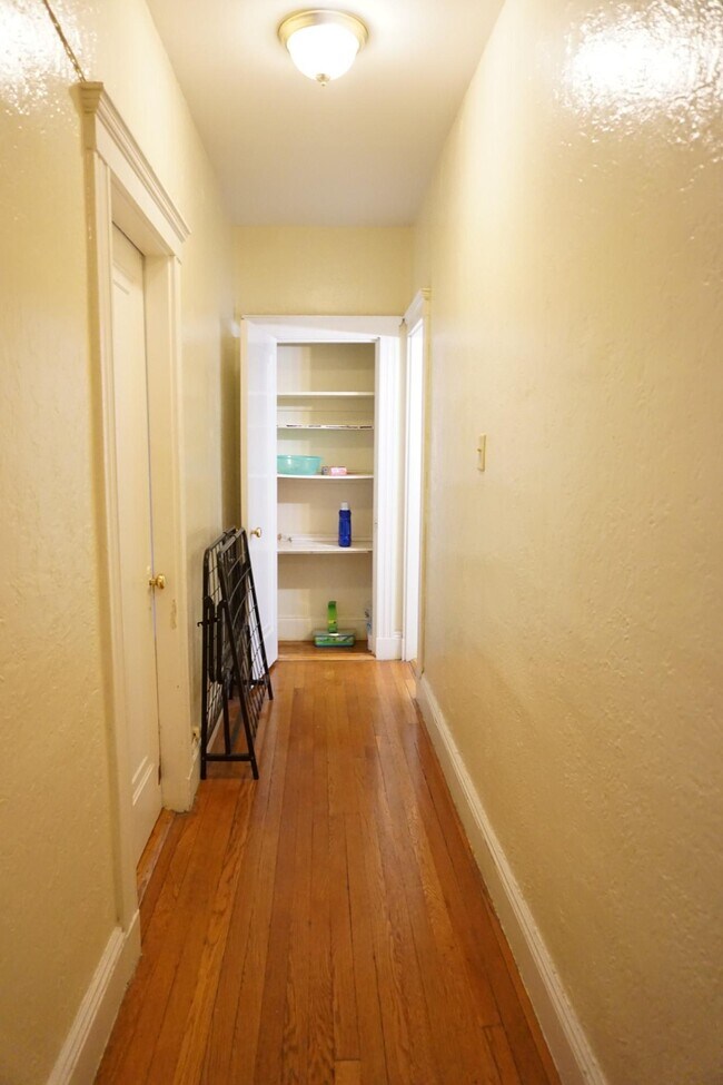 Building Photo - 55 Linden St