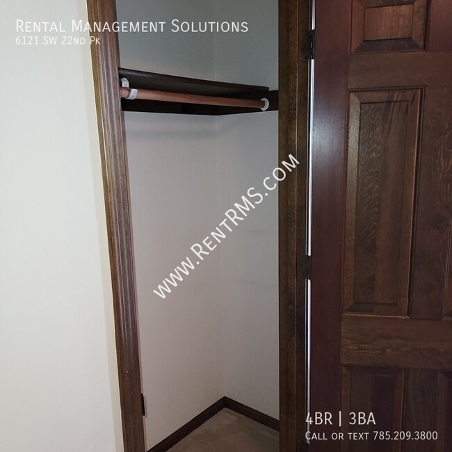 Building Photo - 6121 SW 22nd Park