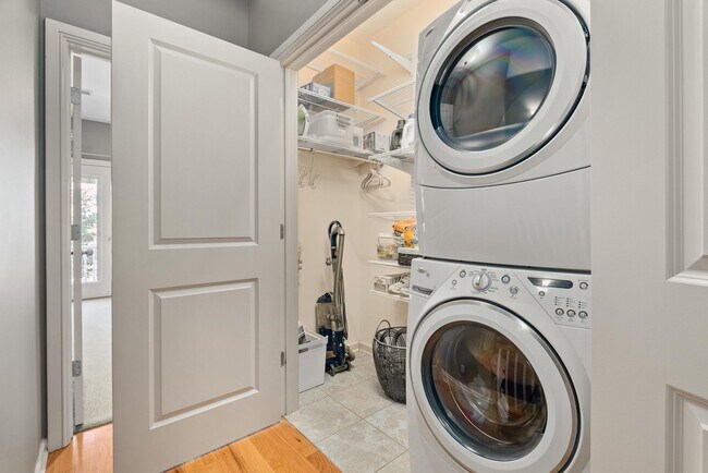 Building Photo - 3369 Preston Shore Dr