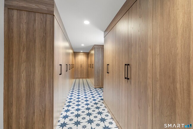 Building Photo - 17 Hancox St