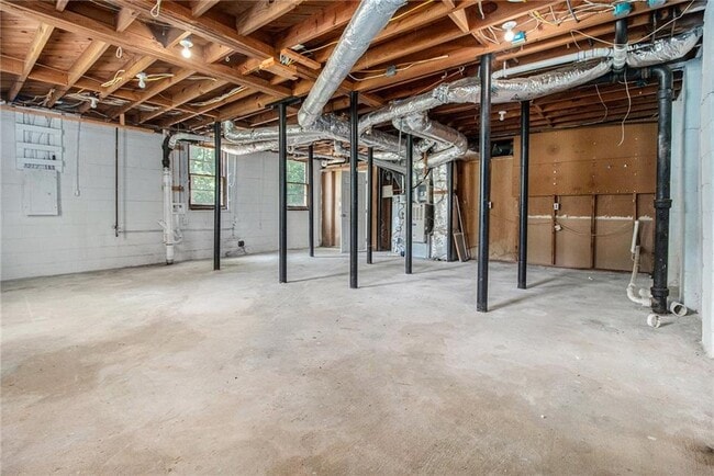 Building Photo - 1174 Arborvista Dr NE