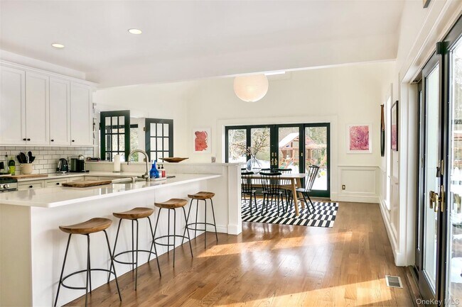 Building Photo - 70 S Country Rd