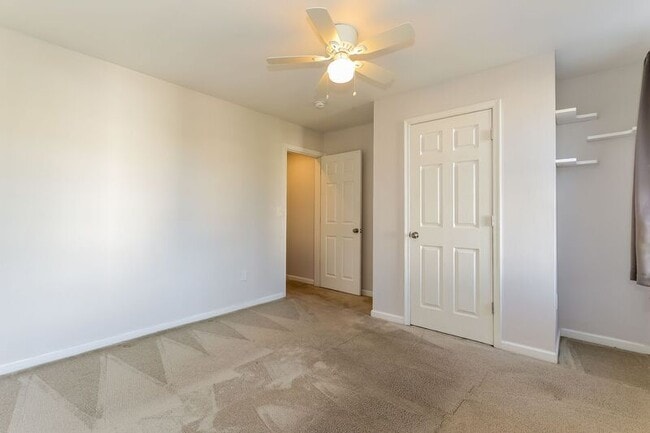 Building Photo - 551 Summit St