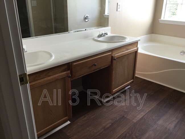 Building Photo - 4132 Ravenwood Ct