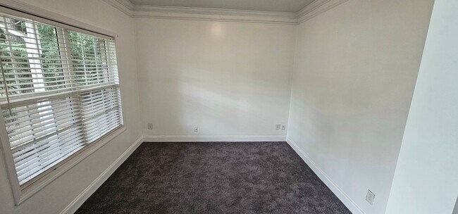 Building Photo - Commanding Curb Appeal, Conveniently Place