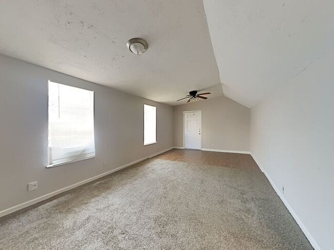 Building Photo - No Application Fee* Plus $250 Off First & ...