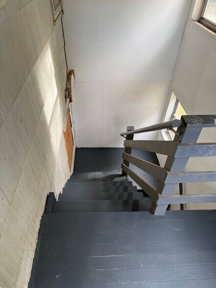 Building Photo - 214 Columbia St