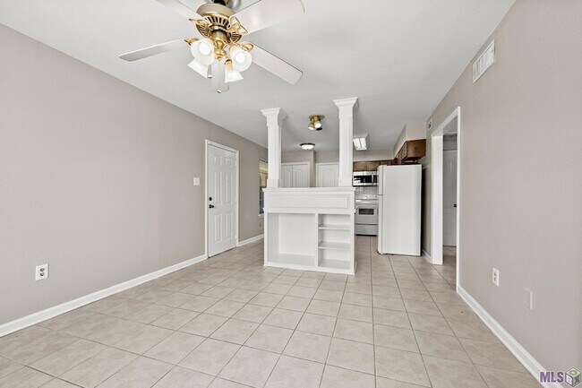 Building Photo - 445 W Parker Blvd