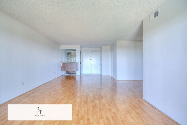 Building Photo - Spacious 2-Bedroom, 2-Bathroom Unit in Prime Monterey Park