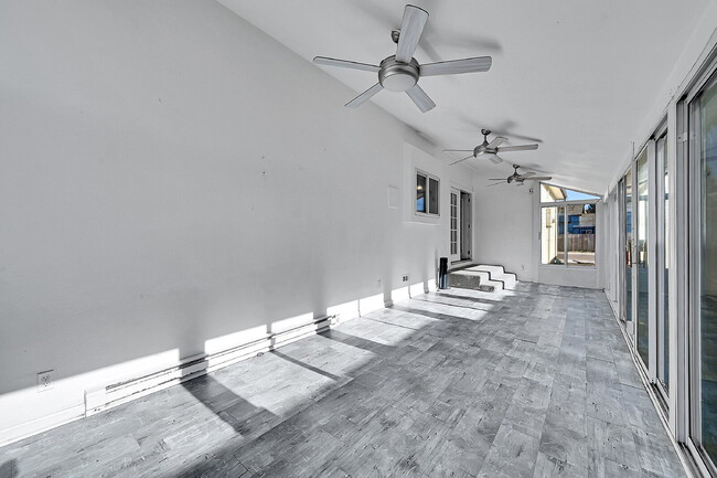 Building Photo - $1,895.00 with $300 OFF First Month's Rent, 2 Bedrooms, 1.5 Bathroom, Single Family Home in Color...