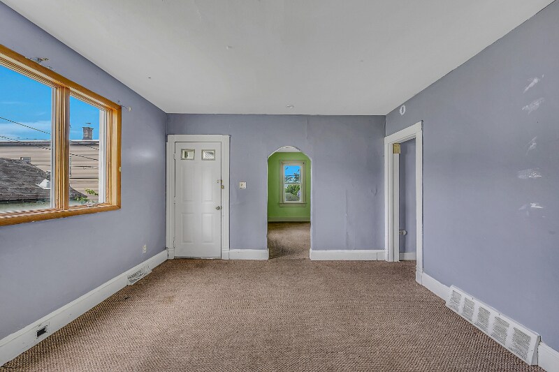 Building Photo - 608 S Webster Ave
