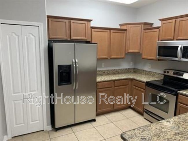 Building Photo - 1220 Twin Trees Ln