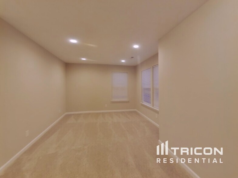 Building Photo - 301 Thomas Point Dr