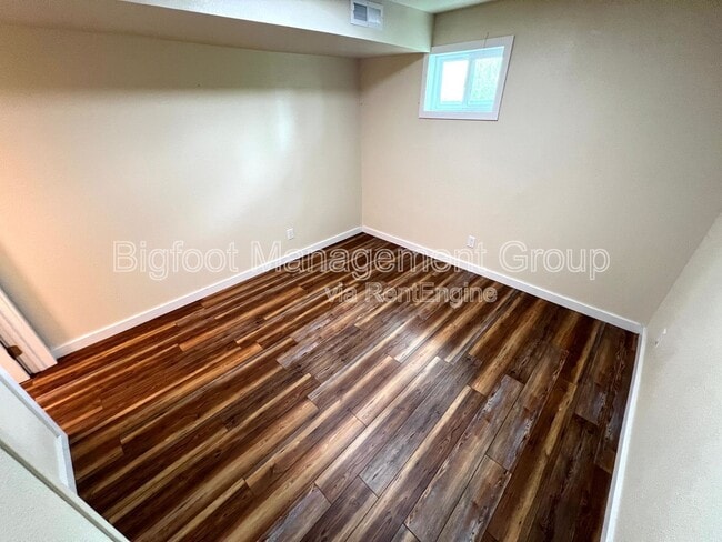 Building Photo - 3750 Heather Dr