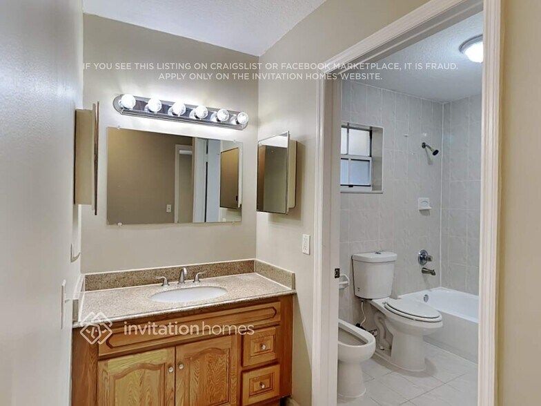 Building Photo - 2016 SW 58th Ct