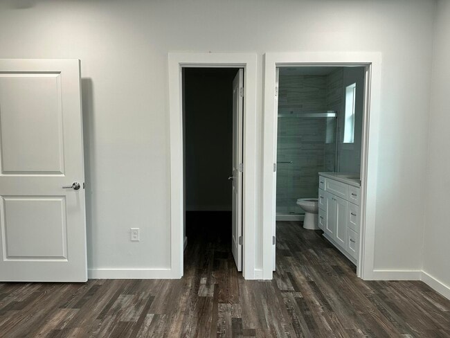 Building Photo - 524 N Raphael Rd