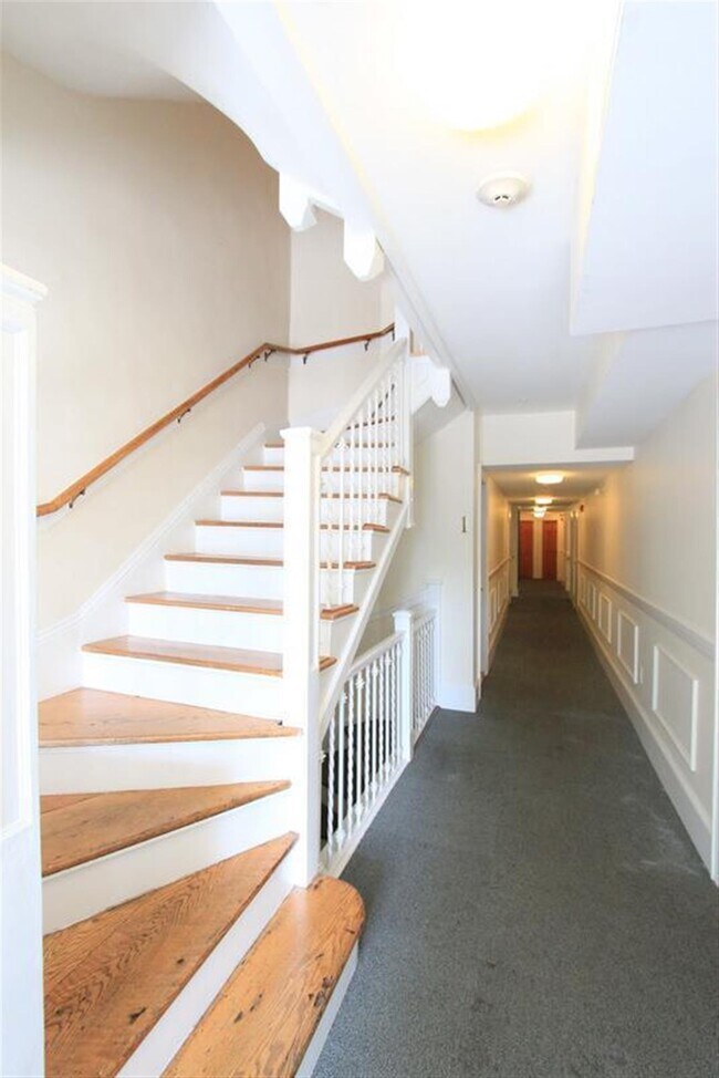 Building Photo - 881 Massachusetts Ave