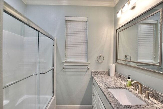 Building Photo - Coming Soon! Stunning 3 Bed 2 Bath Home on...