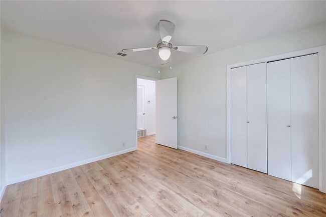 Building Photo - 8835 Tallwood Dr