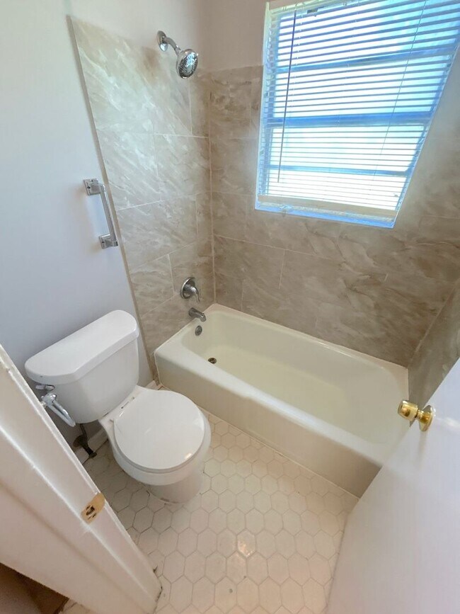 Building Photo - 4811 Bradford Dr