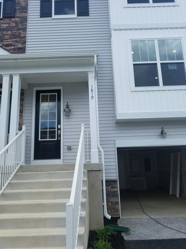 Building Photo - 1819 Boulder Dr