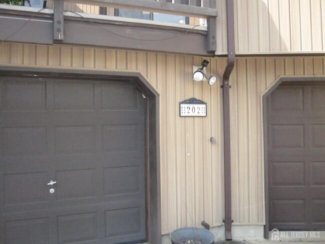 Building Photo - 202 Goldmine Ln