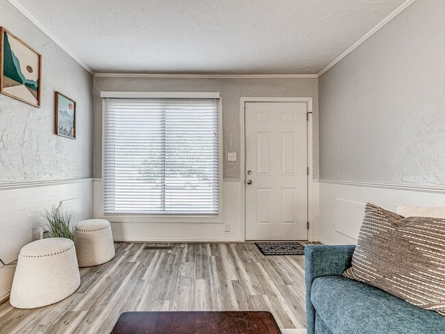 Building Photo - Super Sweet Home - All Appliances Included! 5 Minutes from Lake Hefner