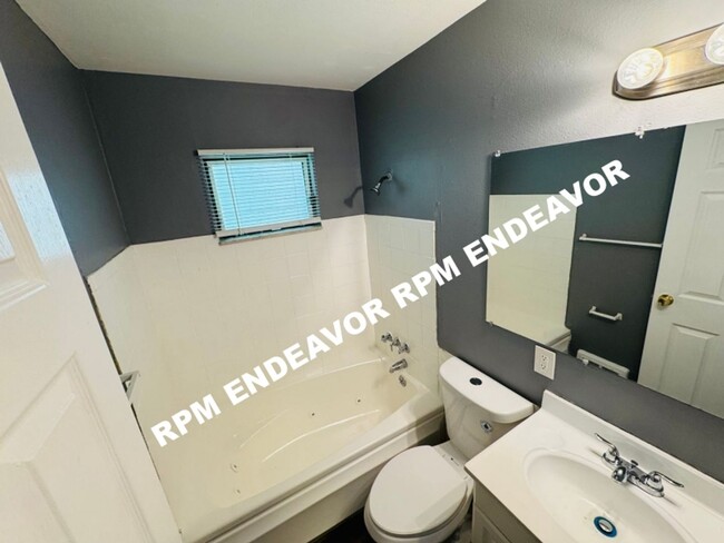 Building Photo - 3-bedroom Move-In Ready with Covered Outdo...
