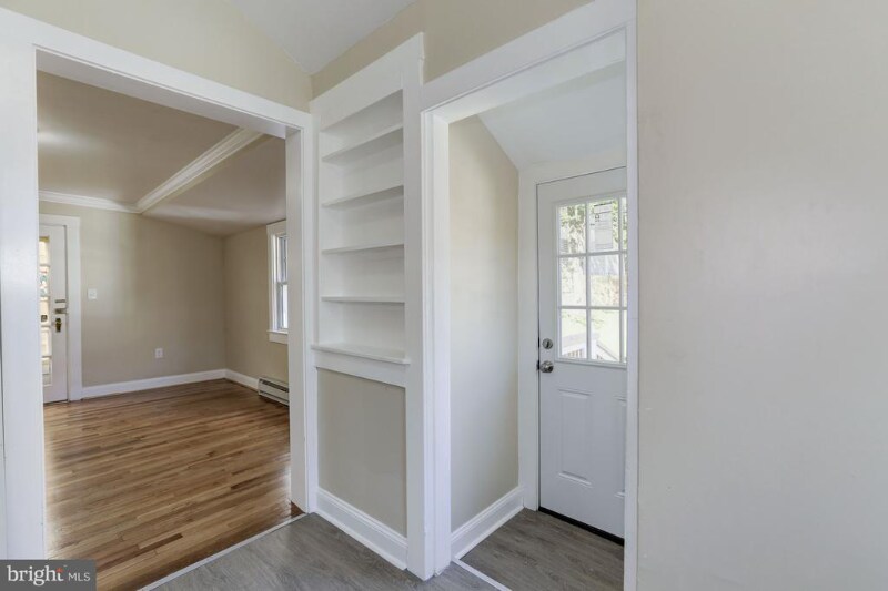 Building Photo - 811 Thayer Ave