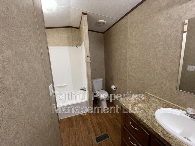 Building Photo - 15612 Tuscan Oaks