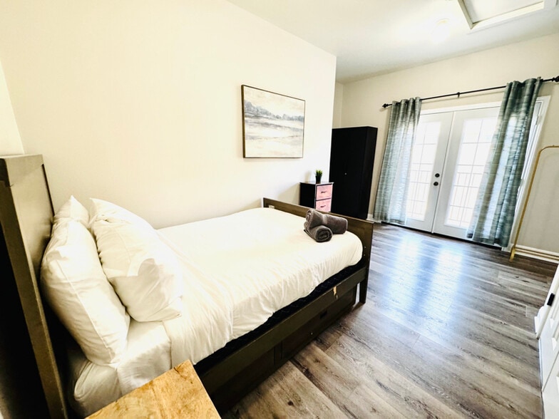 Building Photo - 2801 Goodwin Ave