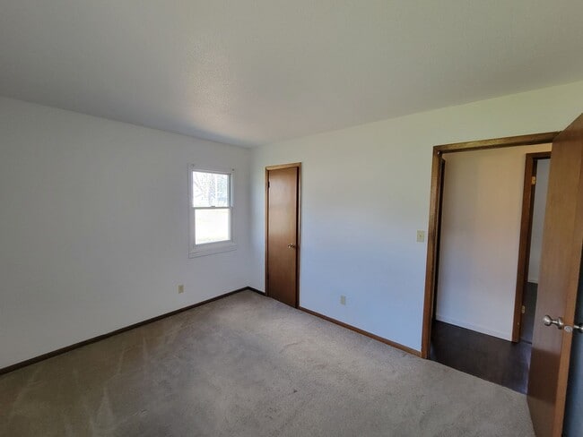 Building Photo - 1223 Lilac Ln