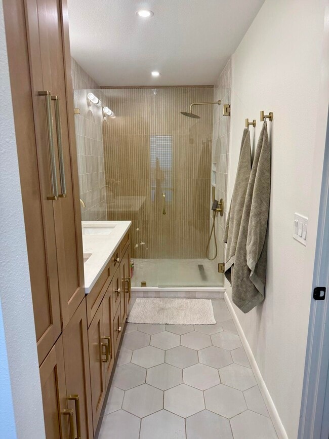 Building Photo - 350 Sailfish Dr