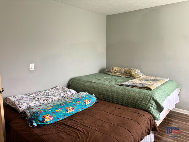 Building Photo - Three Bed, Two Bath Furnished Home Availab...