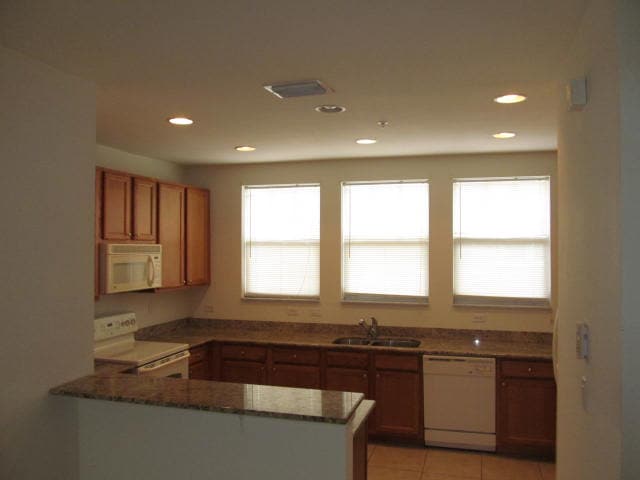 Building Photo - 883 Millbrae Ct