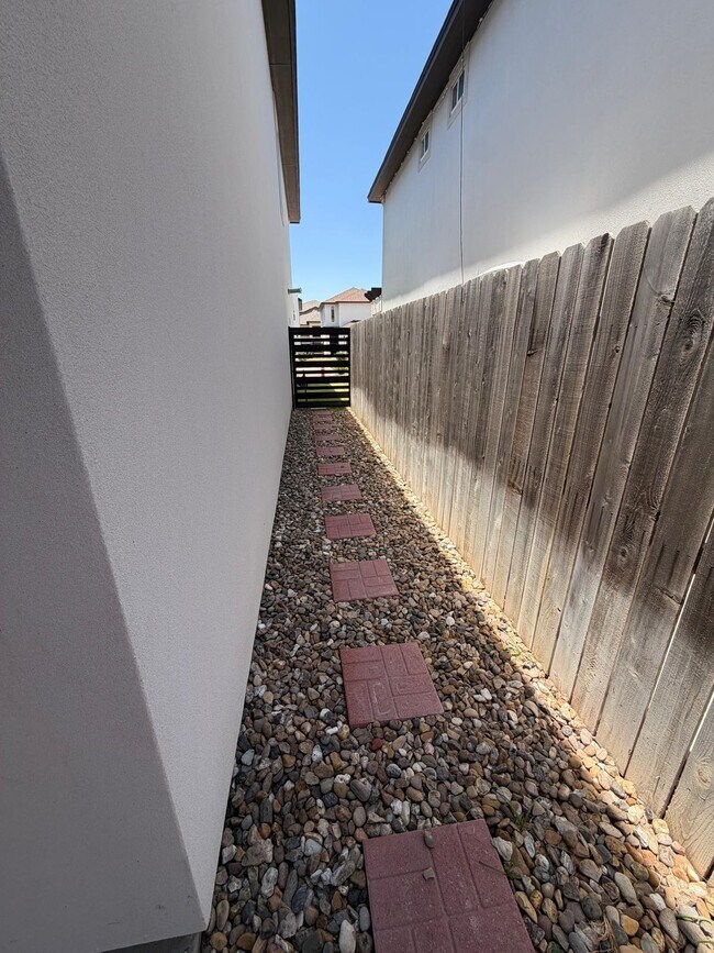 Building Photo - 7917 Elka Lp