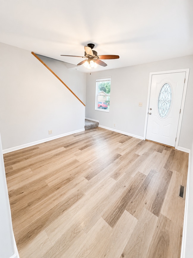 Building Photo - 3 Bed / 1 Bath Home in Dubuque