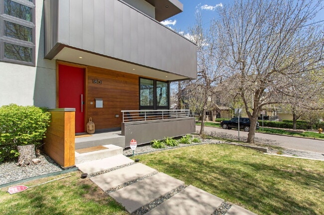 Building Photo - Spacious 5-Bed / 4-Bath home in LoHi for rent
