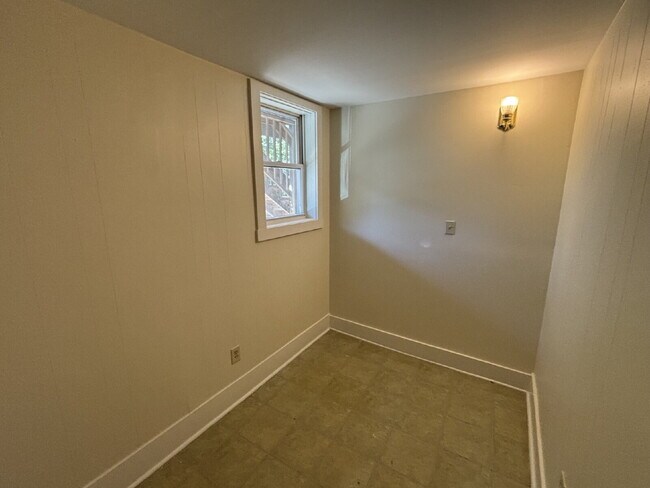 Building Photo - 20 Bodwell St