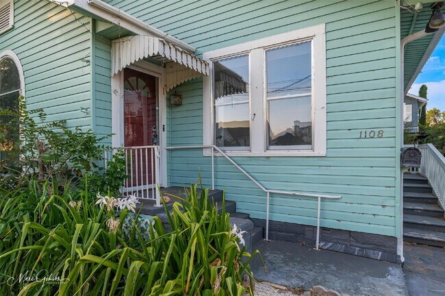 Building Photo - "Charming 3-Bed Oasis with Granite Touches & Hardwood Elegance in Bossier City!"