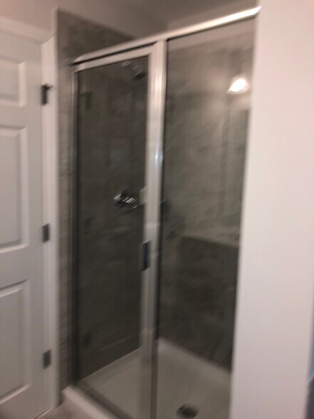 Building Photo - 557 Richmond Dr