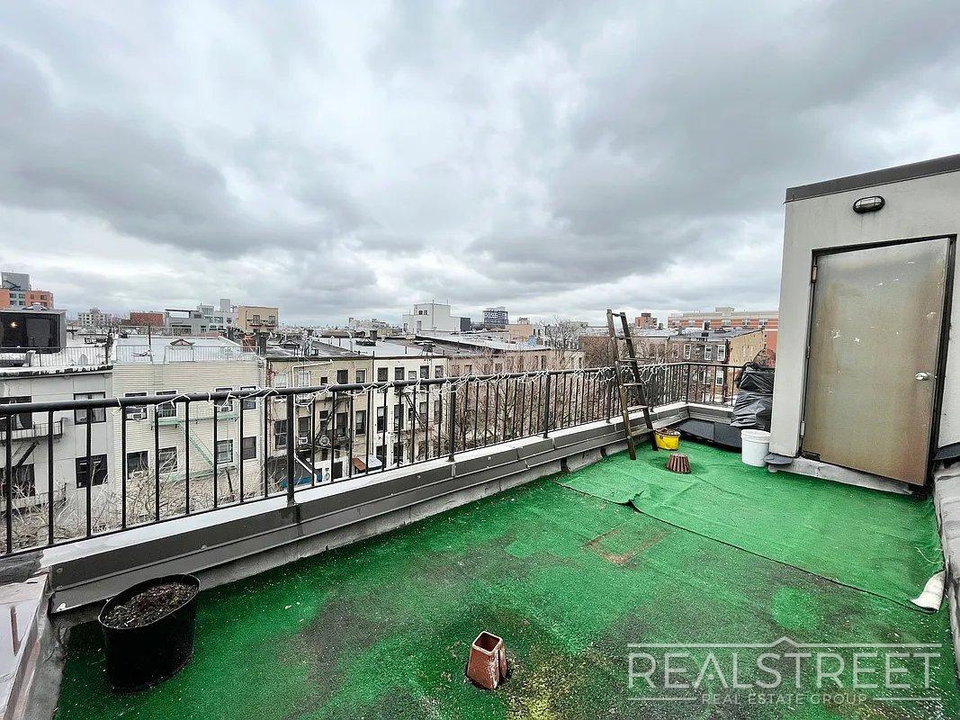 Building Photo - Melrose Street