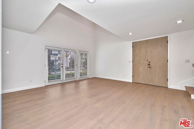 Building Photo - 843 4th St