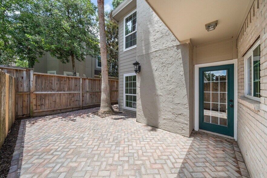 Building Photo - 2220 Bering Dr