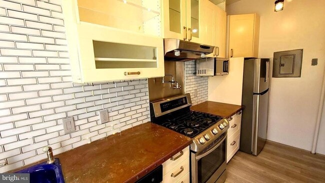 Building Photo - 1701 Linden Ave
