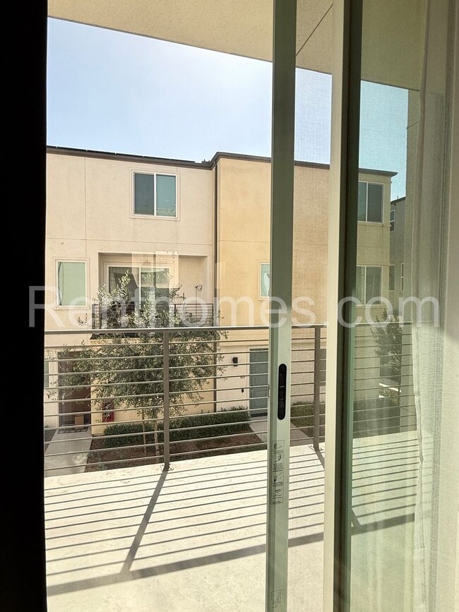 Building Photo - Otay Mesa, 5841 Seacliff Pl #95, LVP Flooring, Quartz Counters, 8 Solar Panels, AC, 2 Car Garage.