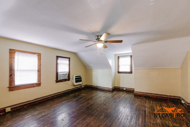 Building Photo - 1638 Indianola Ave