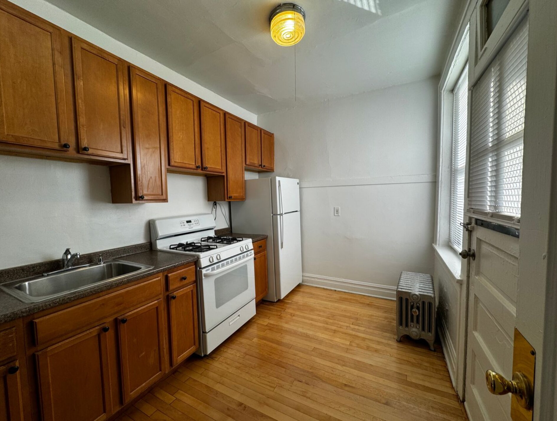 Building Photo - 6422 N Greenview Ave