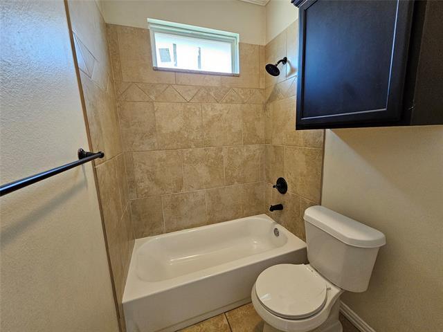 Building Photo - 7721 Oak Garden Trail